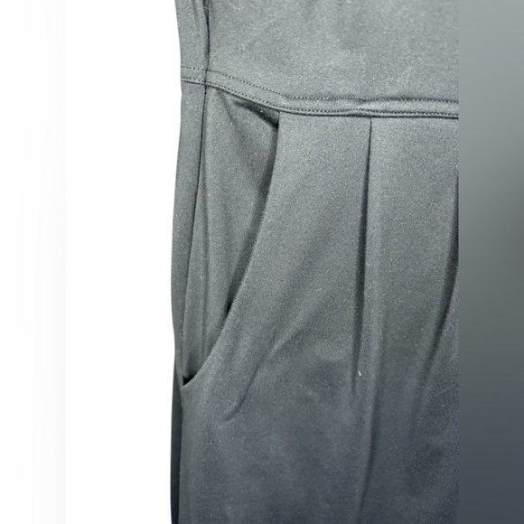 Eddie Bauer women’s BLACK Aster Crossover Tank Top
Dress size small preloved - Picture 7 of 10